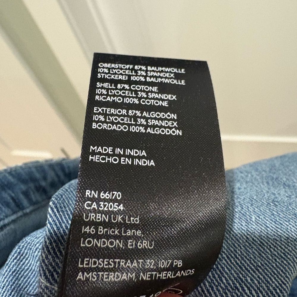 ❌SOLD OUT ❌Maeve Denim Mini Skirt with White Floral Appliqué size medium - Picture 6 of 9